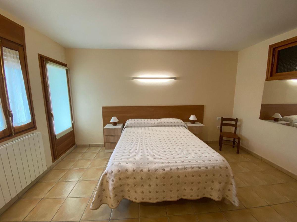 דירות Sant Felíu de Pallarols La Badia Nova מראה חיצוני תמונה